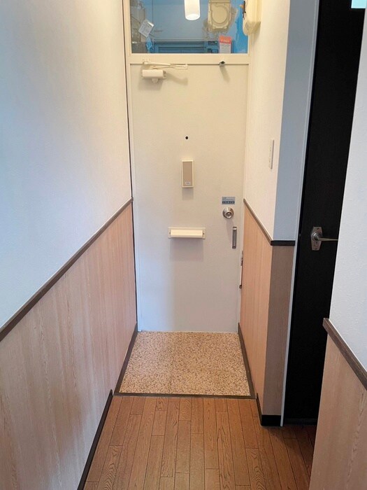 物件内観写真16　(玄関)