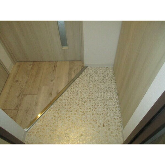 物件内観写真14　(玄関)