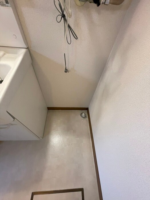 物件内観写真16　(洗濯機置場)