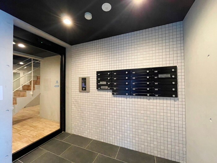 物件外観写真5　(エントランス部分)