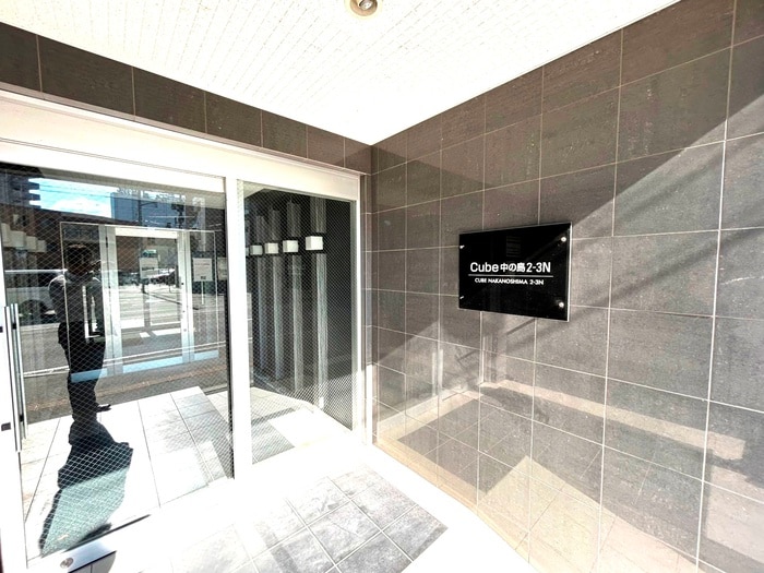 物件外観写真2　(エントランス部分)