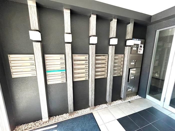 物件外観写真3　(エントランス部分)