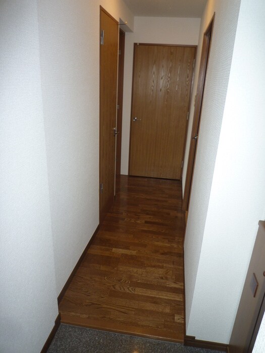 物件内観写真13　(玄関)
