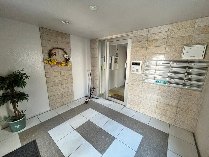 物件外観写真4　(エントランス部分)