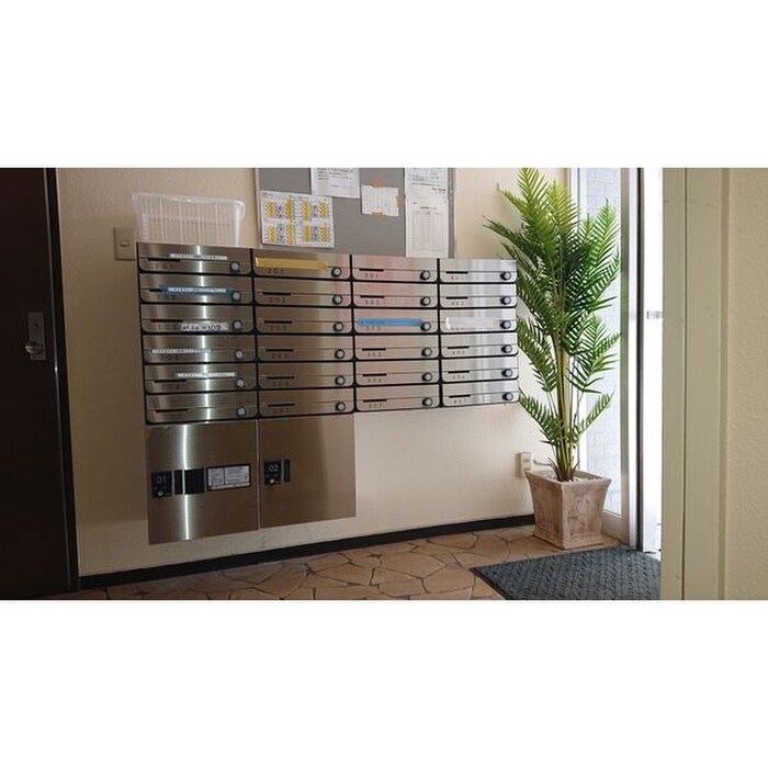 物件外観写真4　(エントランス部分)