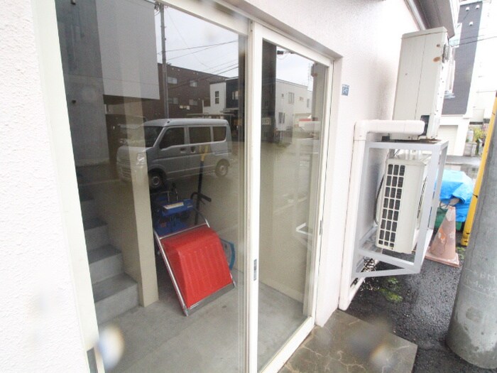 物件外観写真5　(エントランス部分)