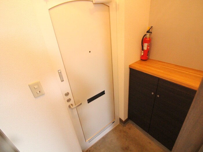 物件内観写真16　(玄関)