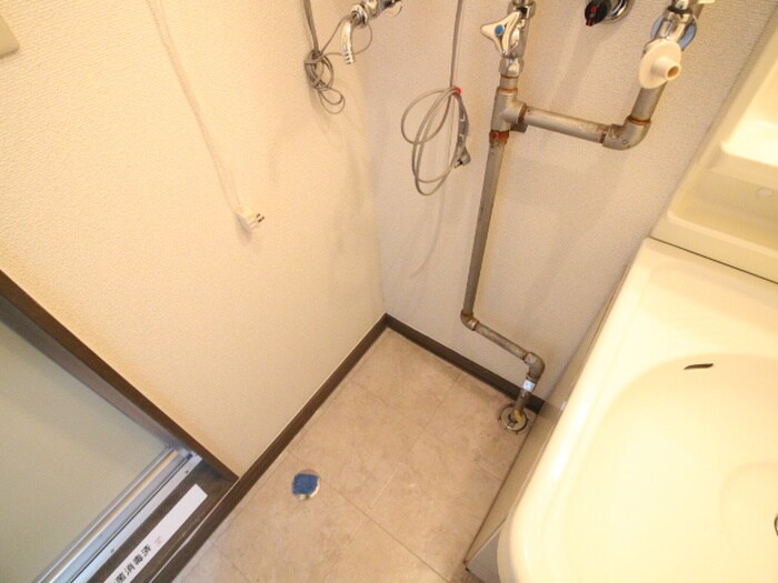 物件内観写真18　(洗濯機置場)