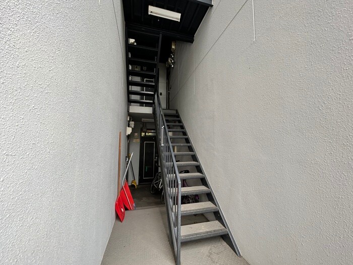 物件外観写真6　(エントランス部分)