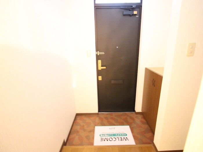物件内観写真16　(玄関)