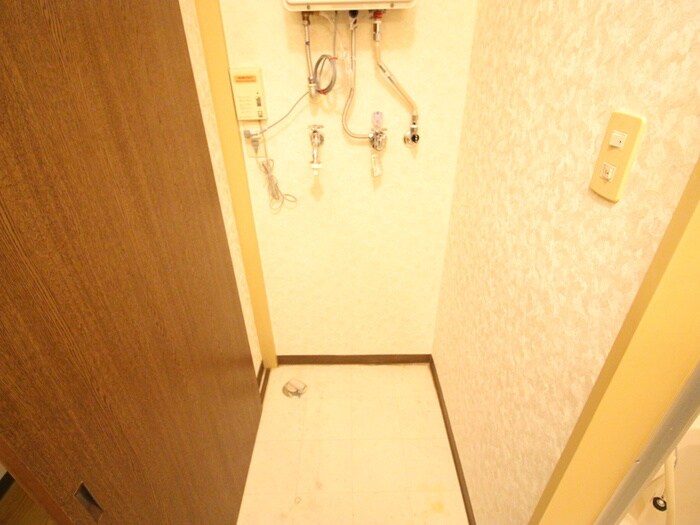 物件内観写真18　(洗濯機置場)