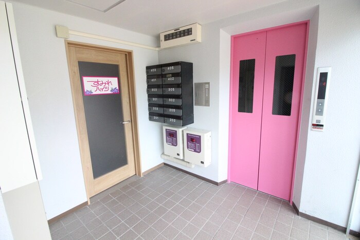 物件外観写真6　(エントランス部分)