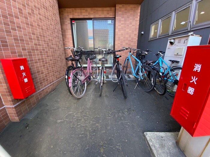 物件外観写真3　(駐輪場)