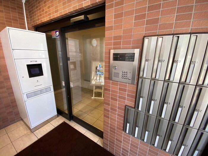 物件外観写真5　(エントランス部分)