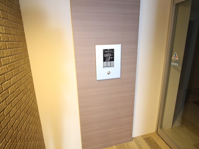 物件外観写真5　(エントランス部分)