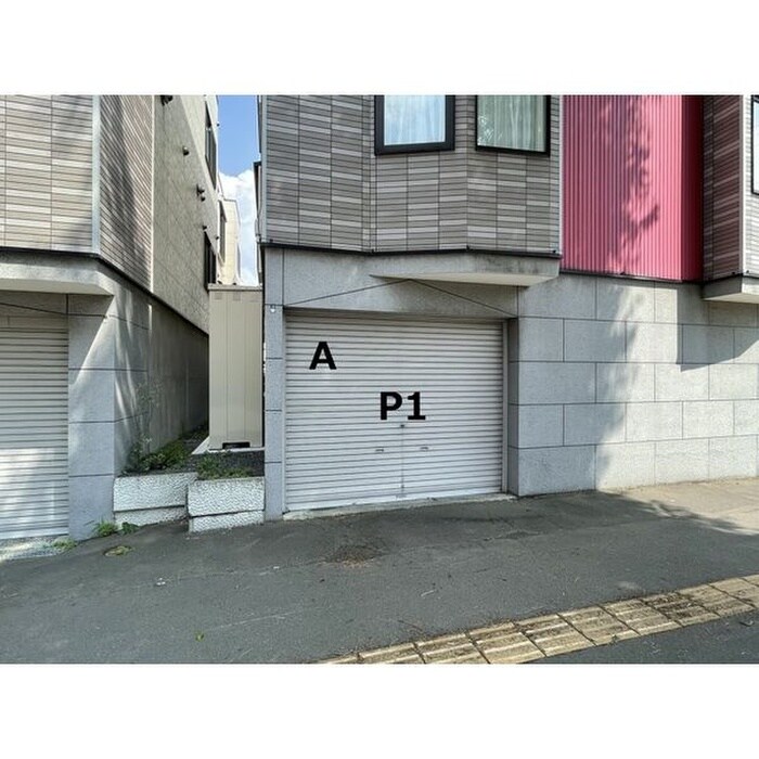 物件外観写真4　(駐車場)