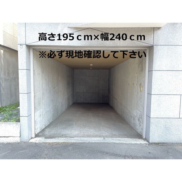 物件外観写真5　(駐車場)