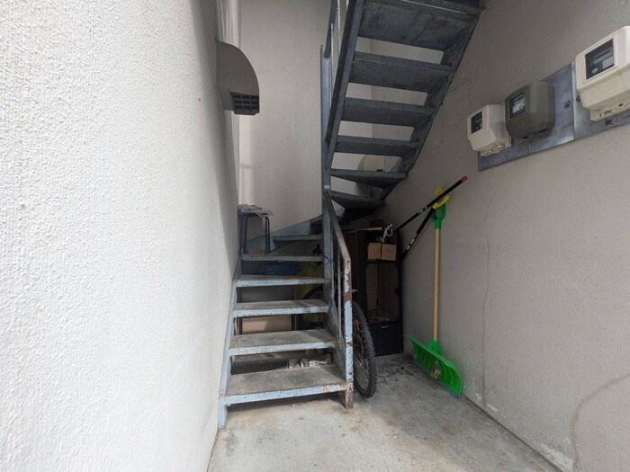 物件外観写真5　(エントランス部分)