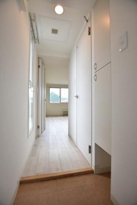 物件内観写真16　(玄関)