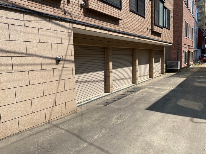 物件外観写真4　(駐車場)