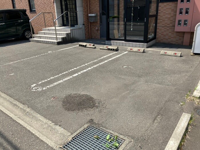 物件外観写真4　(駐車場)