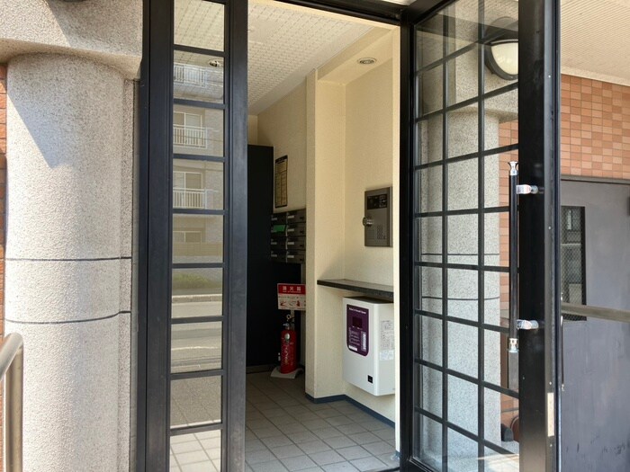 物件外観写真5　(エントランス部分)