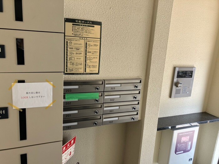 物件外観写真6　(エントランス部分)