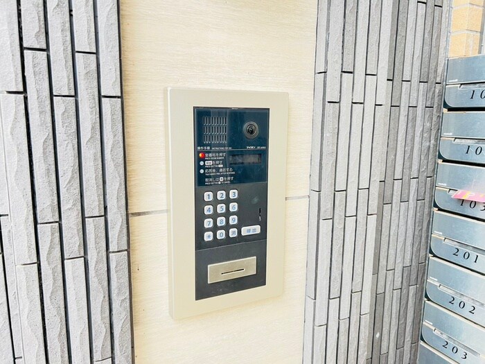 物件外観写真6　(エントランス部分)