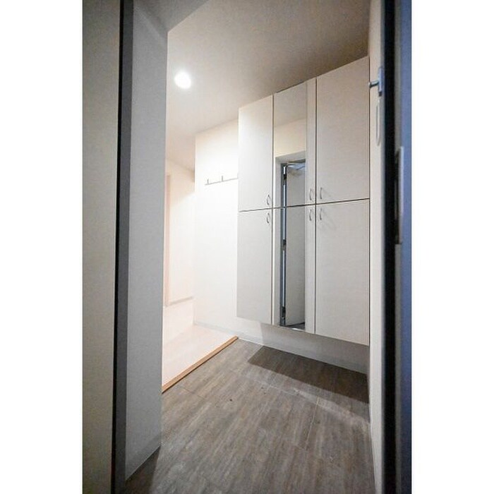 物件内観写真11　(玄関)