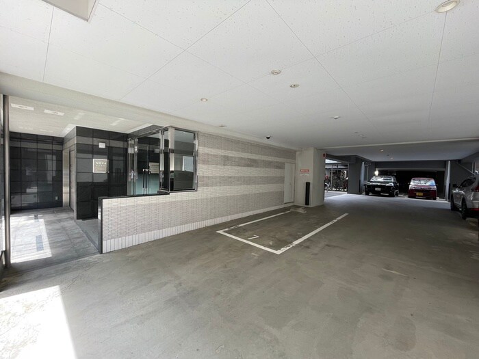 物件外観写真3　(駐車場)