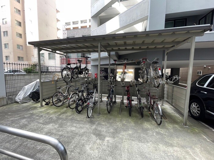 物件外観写真4　(駐輪場)