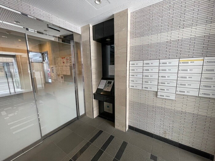 物件外観写真5　(エントランス部分)