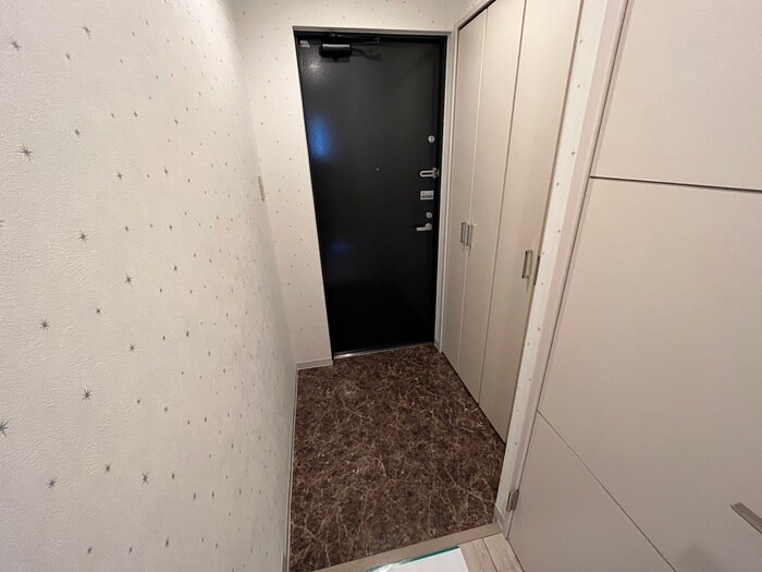 物件内観写真16　(玄関)
