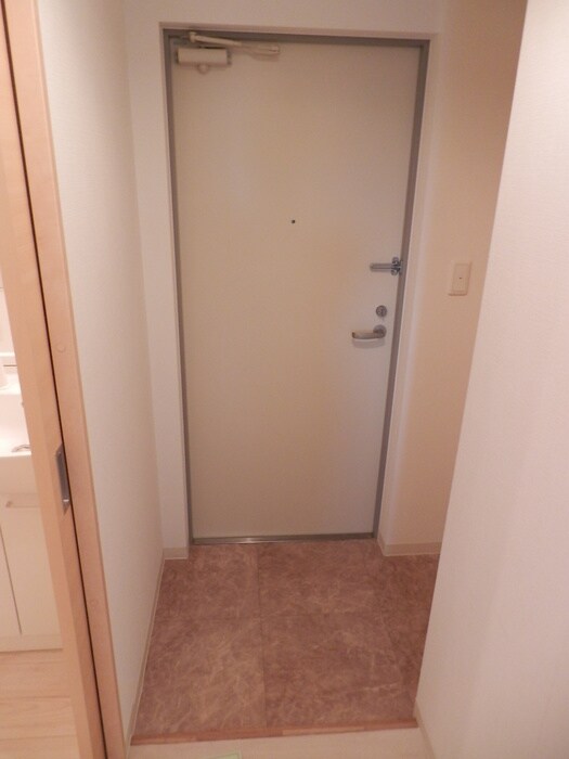 物件内観写真16　(玄関)