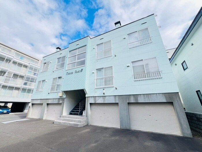 スリーオークスⅣの物件外観写真