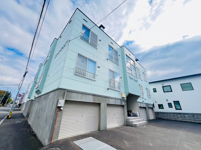 スリーオークスⅣの物件外観写真