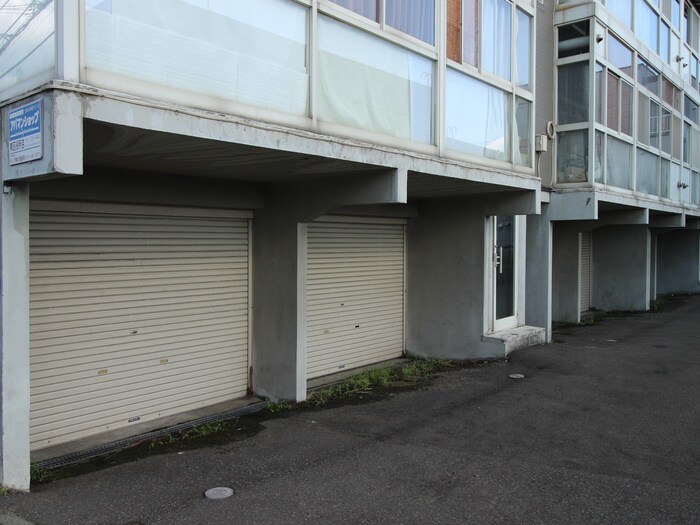 物件外観写真3　(駐車場)