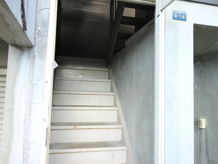 物件外観写真4　(エントランス部分)