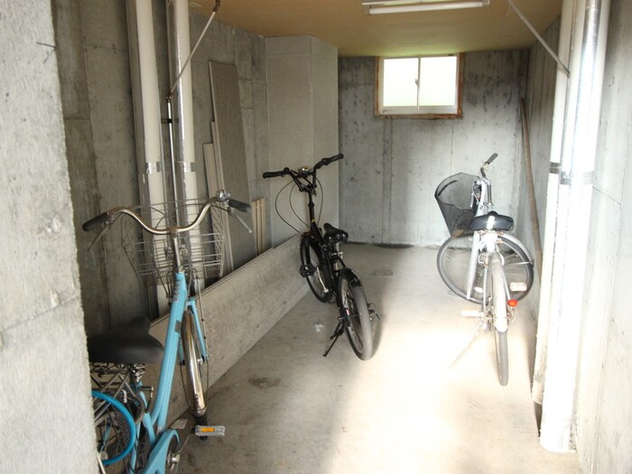 物件外観写真5　(駐輪場)