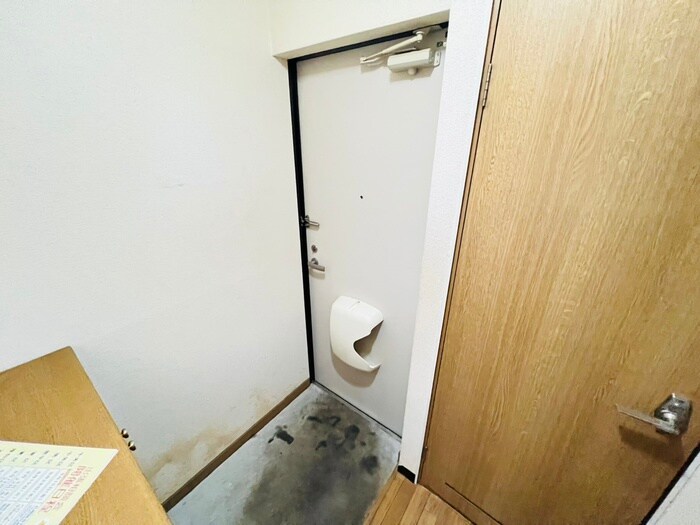物件内観写真15　(玄関)