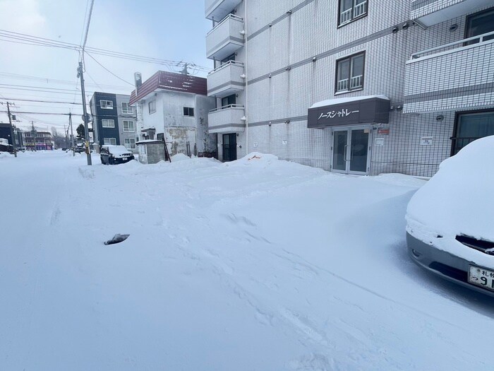 物件外観写真3　(駐車場)