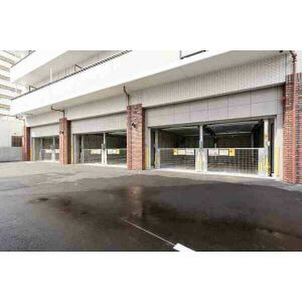 物件外観写真2　(駐車場)