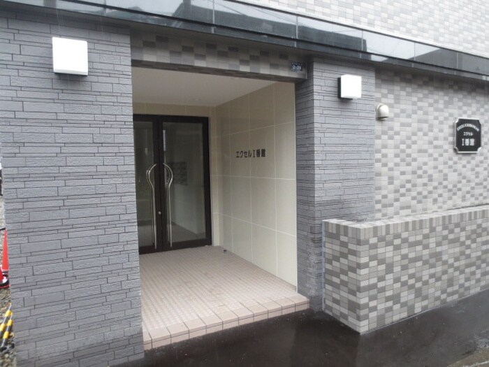 物件外観写真2　(エントランス部分)