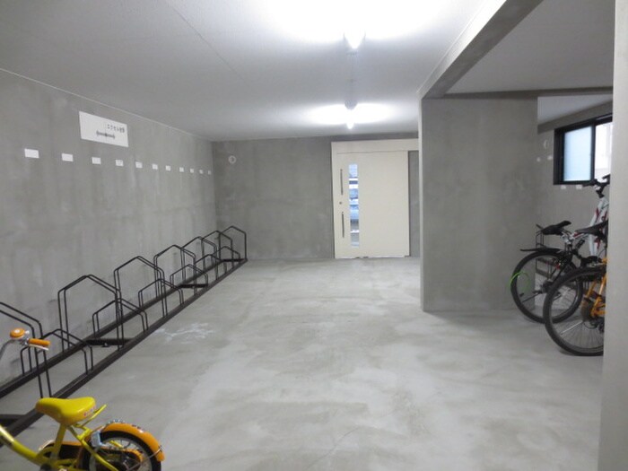 物件外観写真3　(駐輪場)