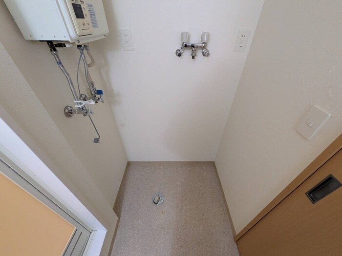物件内観写真15　(洗濯機置場)