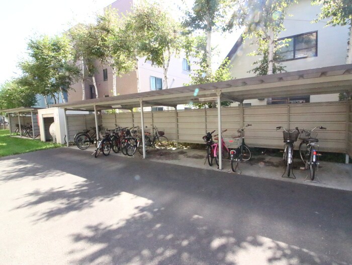物件外観写真2　(駐輪場)