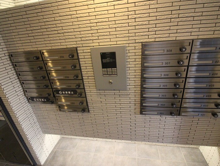 物件外観写真4　(エントランス部分)