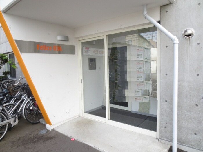 物件外観写真2　(エントランス部分)