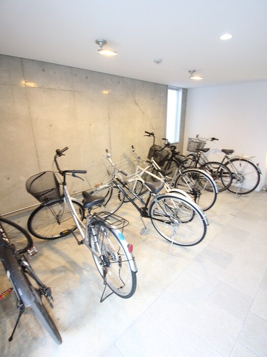 物件外観写真3　(駐輪場)