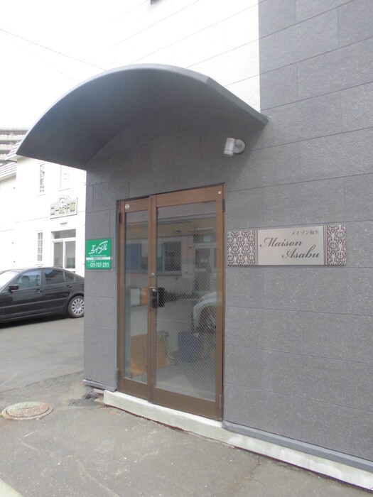 物件外観写真4　(エントランス部分)